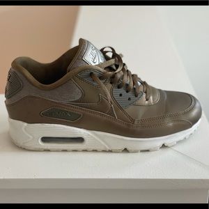 Nike Air Max 90 Premium Size 9
